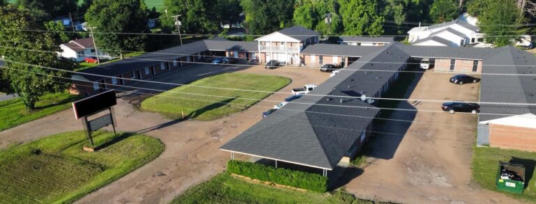 A large parking lot with several cars parked in it.